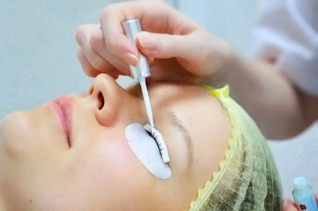 Zavivka-resnichek-pri-pomoshhi-himicheskih-preparatov.jpg Zavivka-resnichek-pri-pomoshhi-himicheskih-preparatov.jpg